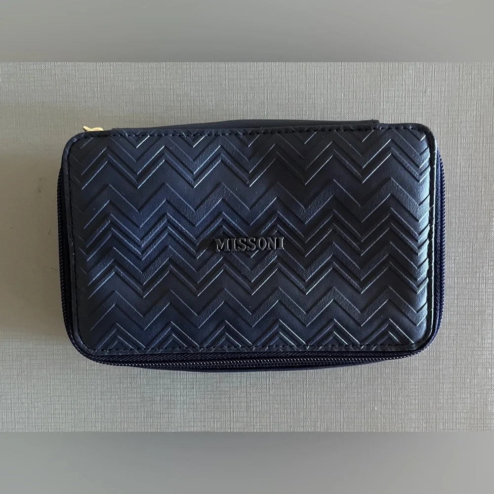 DELTA MISSONI Newest Business Delta One Class amenity kit Dark Blue. New unisex